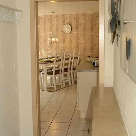 Appartement Ferienwohnung-Eifel Ernstbergblick 1 *