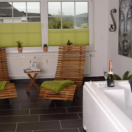 Appartement Ferienwohnung-Eifel Ernstbergblick 1